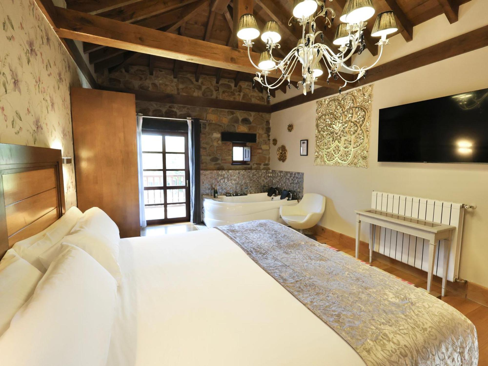 Akla Hotel Suites Valles Pasiegos Saro Esterno foto