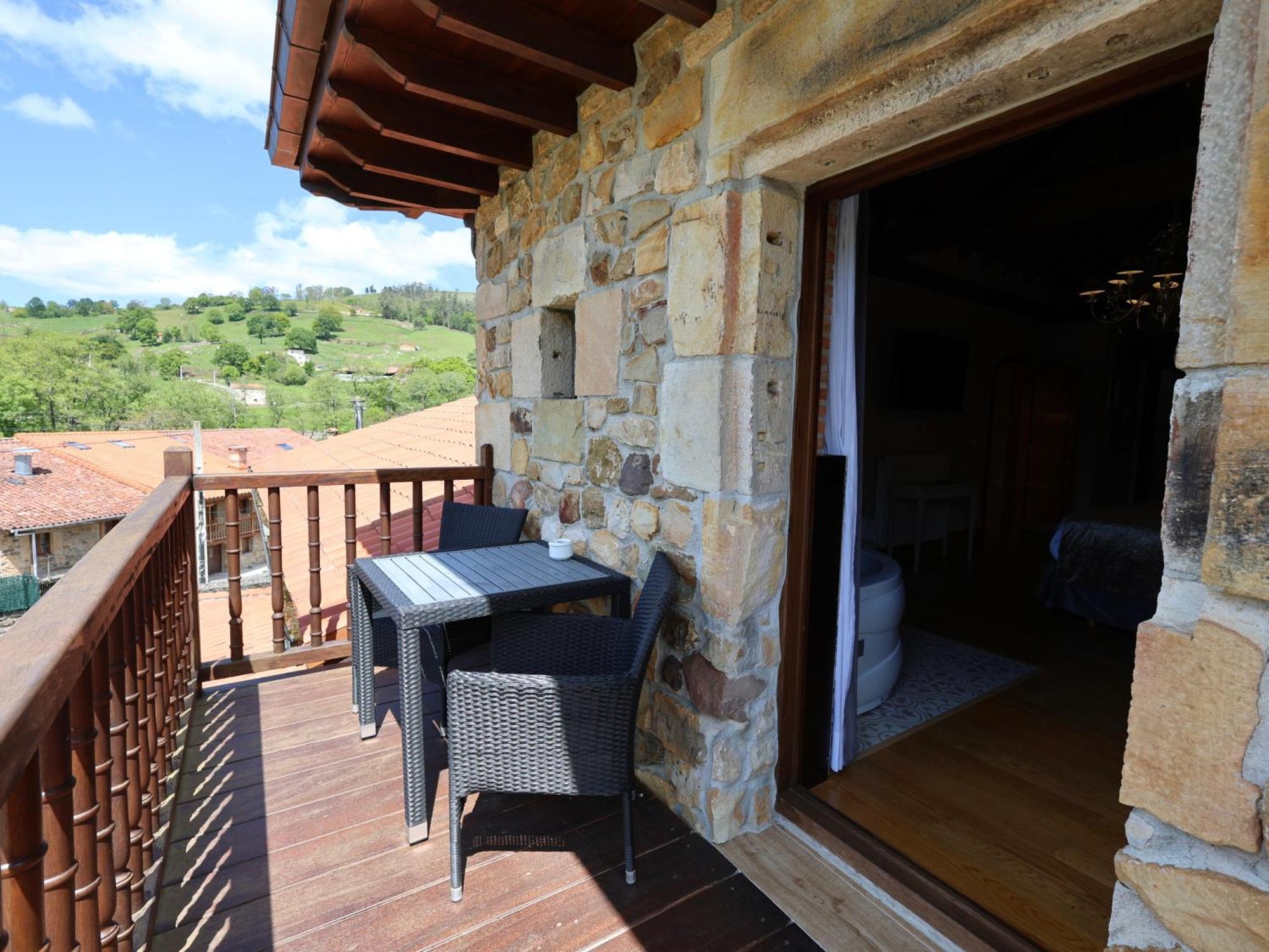 Akla Hotel Suites Valles Pasiegos Saro Esterno foto