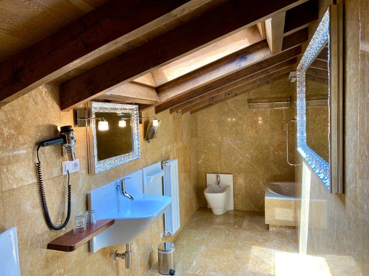 Akla Hotel Suites Valles Pasiegos Saro Esterno foto
