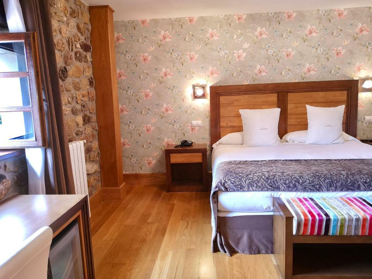 Akla Hotel Suites Valles Pasiegos Saro Esterno foto