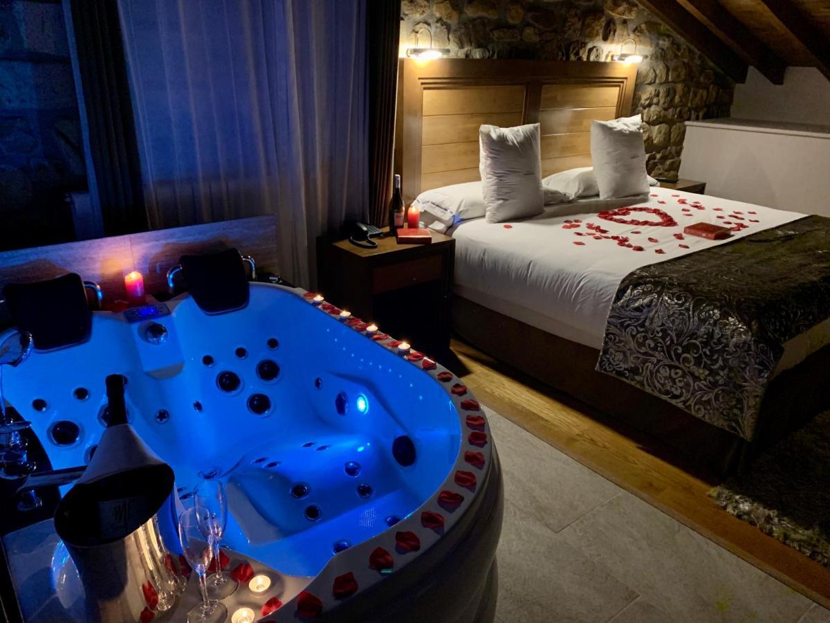 Akla Hotel Suites Valles Pasiegos Saro Esterno foto